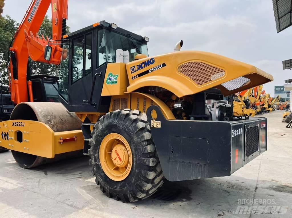 XCMG XS 223 J Еднобарабанни ролки
