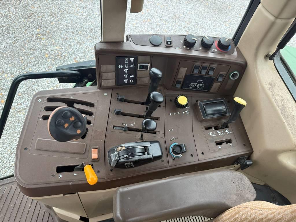 John Deere 6910 Трактори
