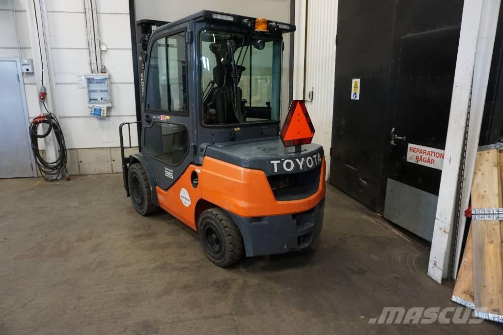 Toyota 52-8FDJF35 Дизелови камиони