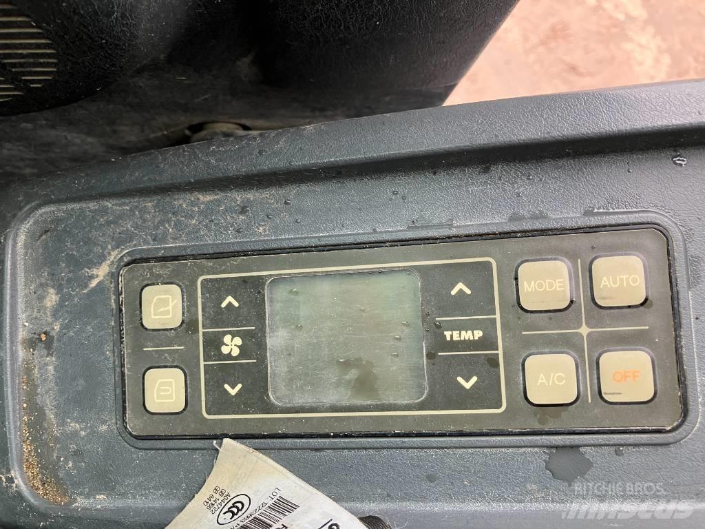 Hyundai 55W-9A Колесни екскаватори