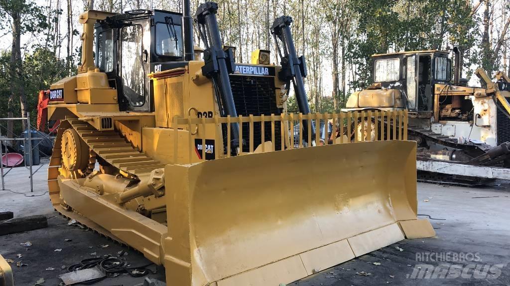CAT D8R Верижни булдозери
