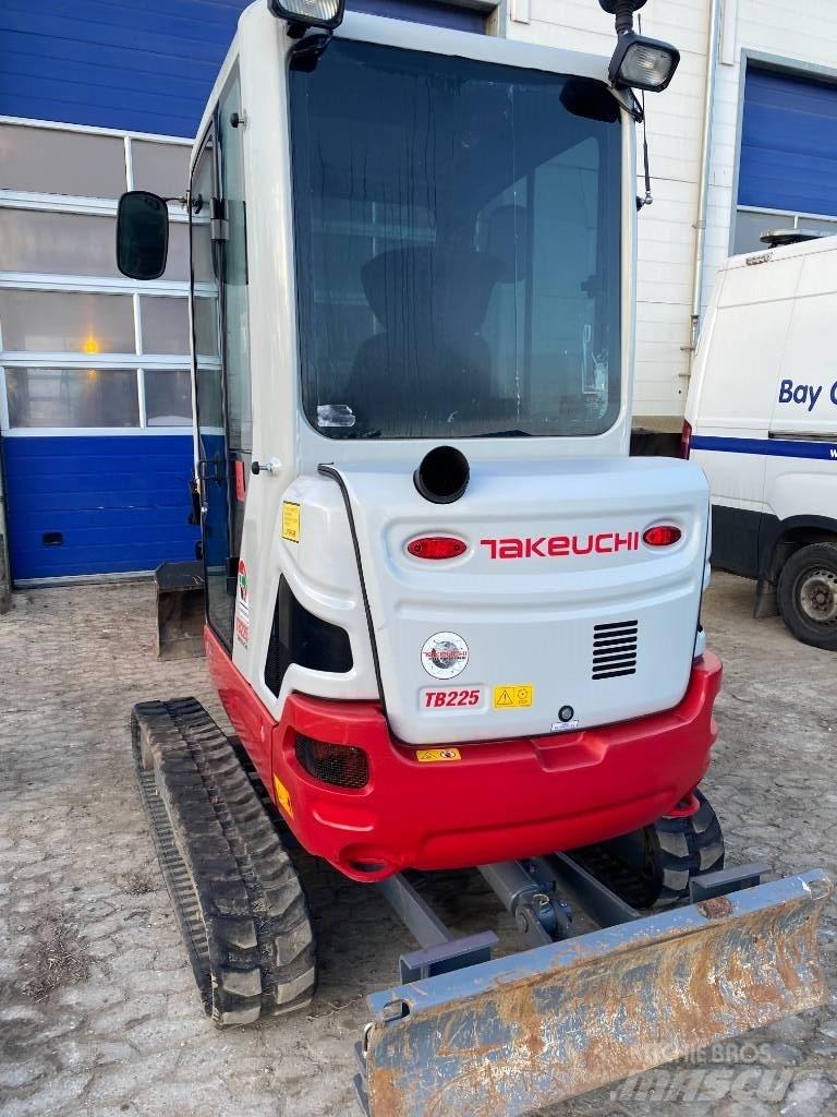 Takeuchi TB 225 Мини екскаватори < 7 т