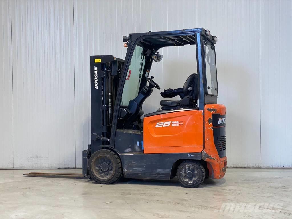 Doosan BC25S-7 Електрически вилични кари-повдигачи