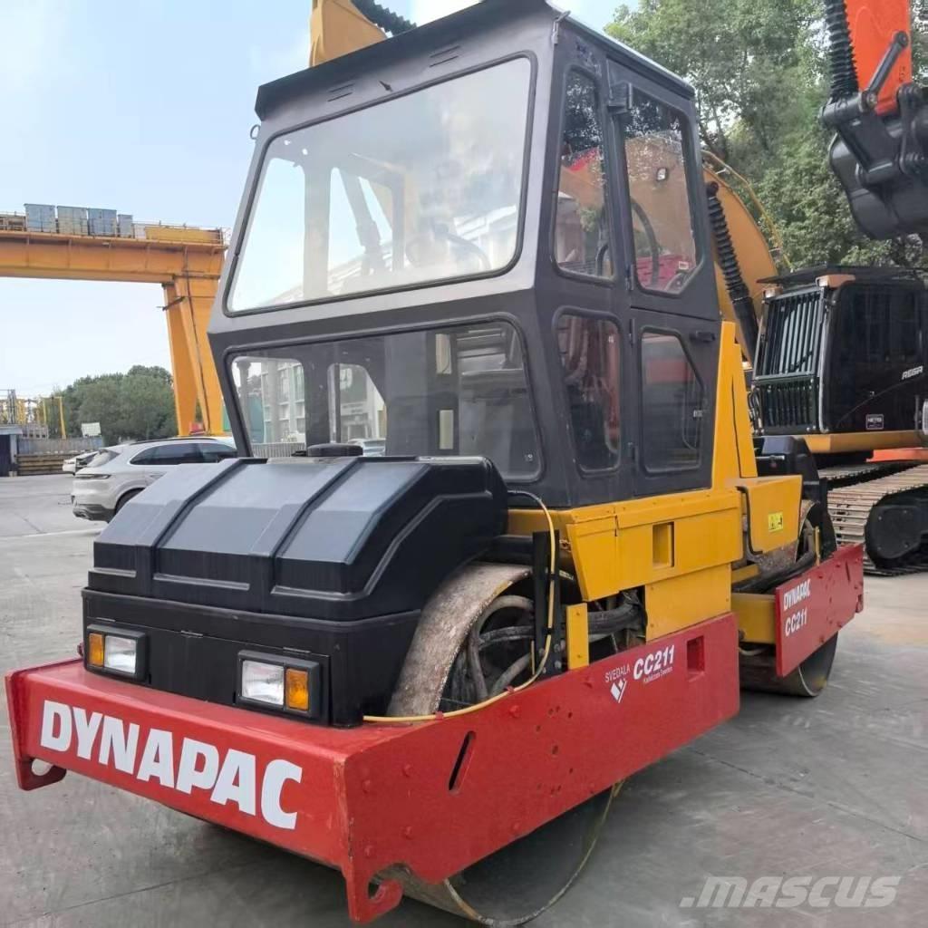 Dynapac CC 211 Двойни барабанни ролки
