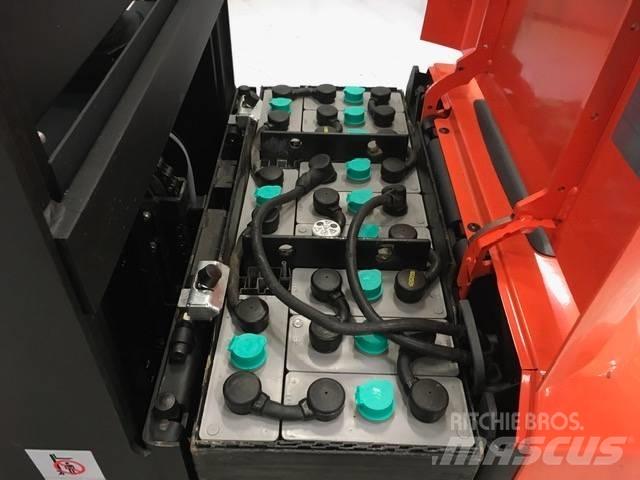 Toyota OSE 100 W Машини за комисиониране нископовдигачи