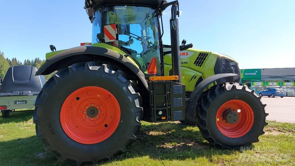 CLAAS Axion 810 Трактори