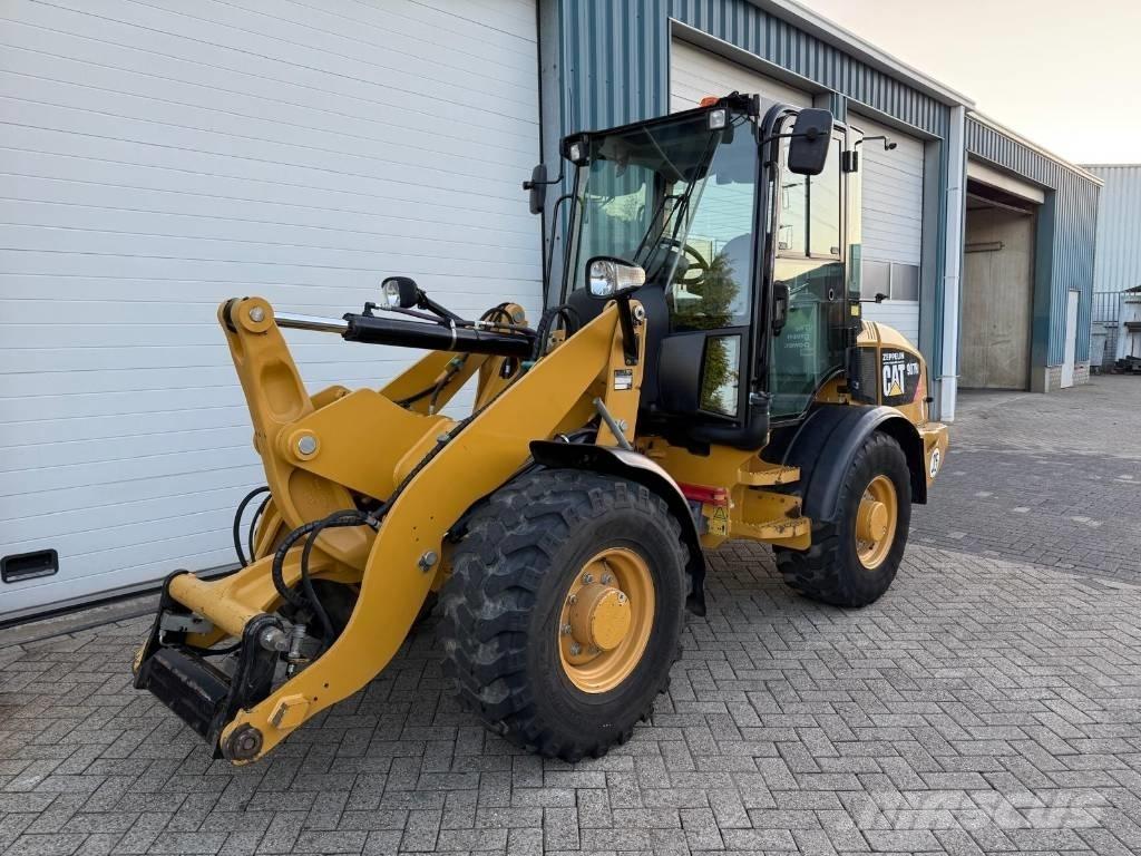 CAT 907 H Колесни товарачи