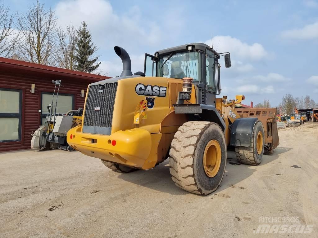 CASE 821 FXR Колесни товарачи