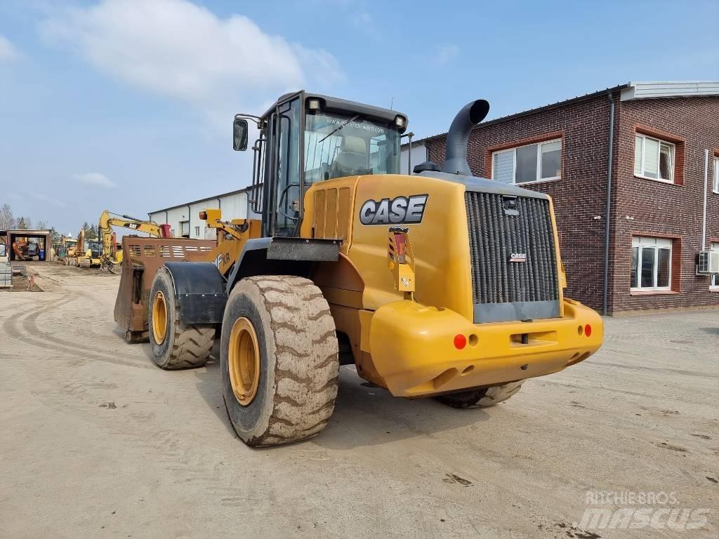 CASE 821 FXR Колесни товарачи