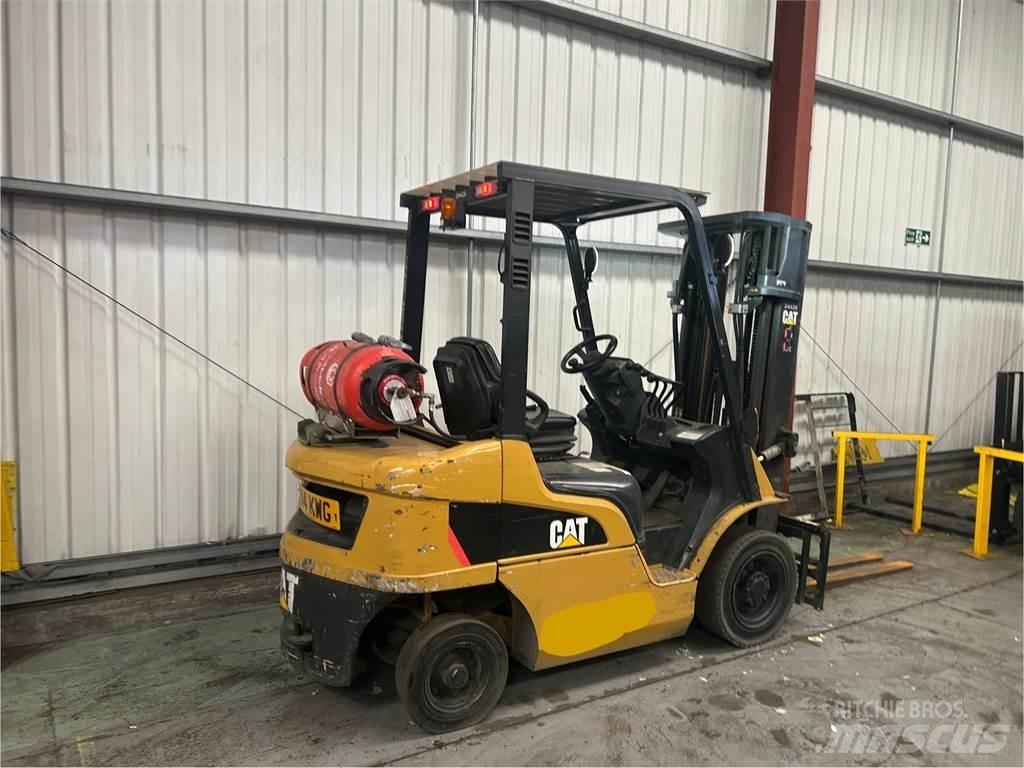 CAT GP25NT Камиони с АГУ