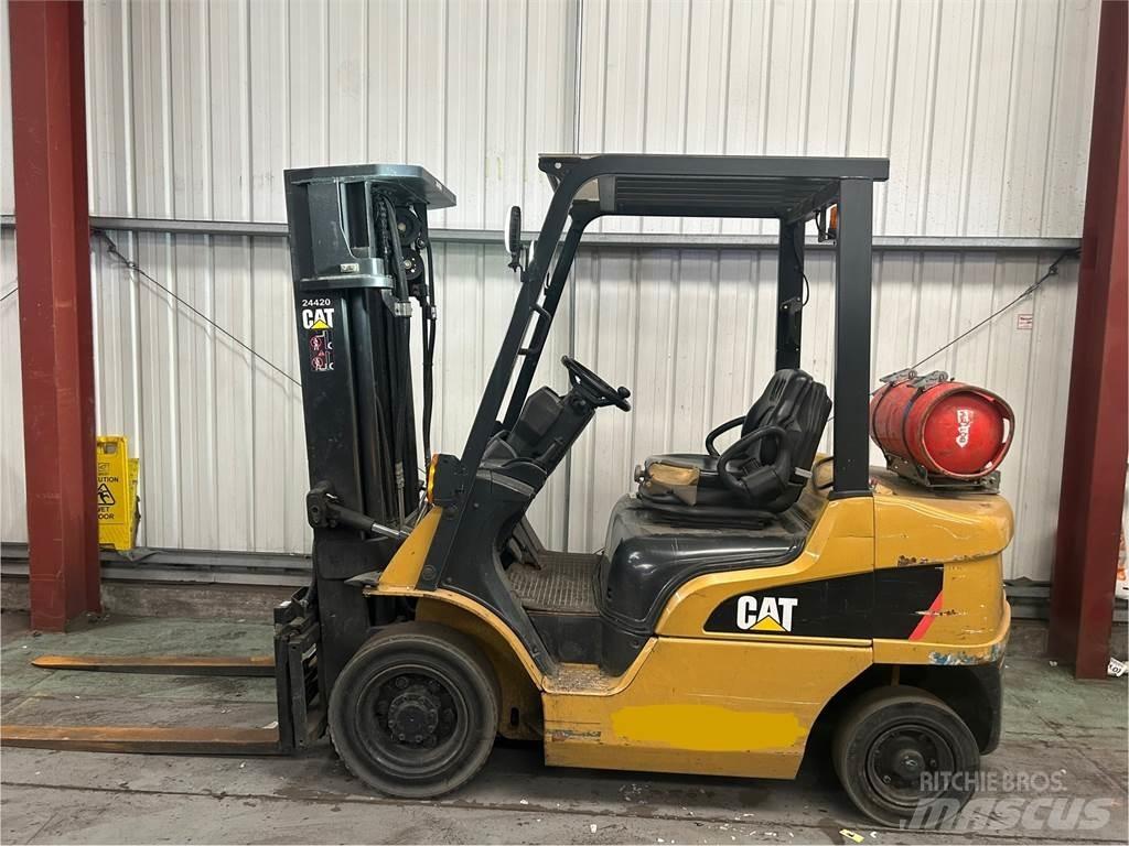 CAT GP25NT Камиони с АГУ
