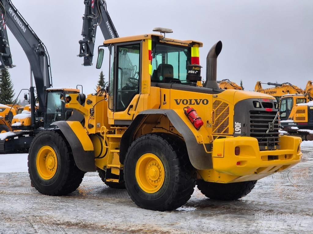 Volvo L 90 F Колесни товарачи
