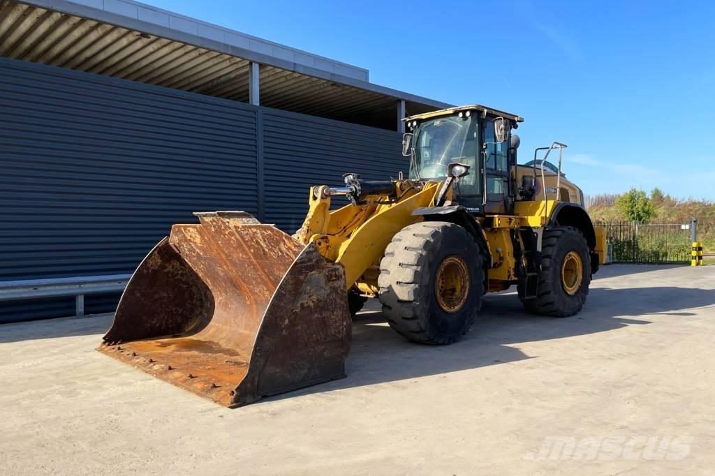 CAT 972M Колесни товарачи