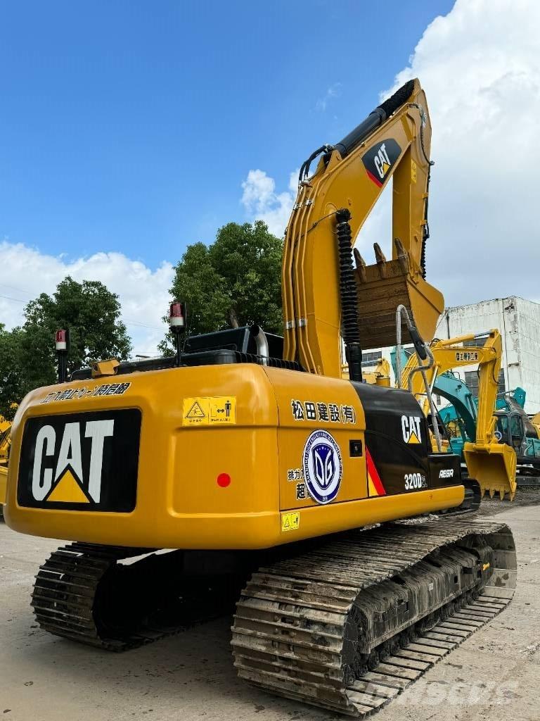 CAT 320 D Средни екскаватори 7т - 12т
