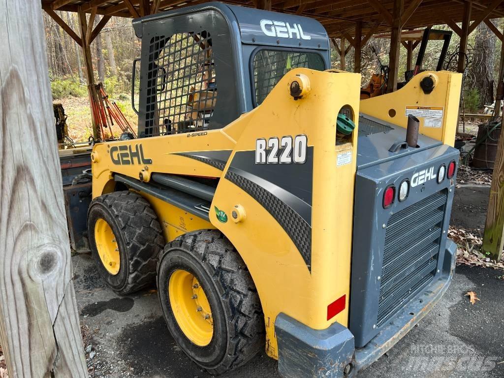 Gehl R 220 Мини товарачи
