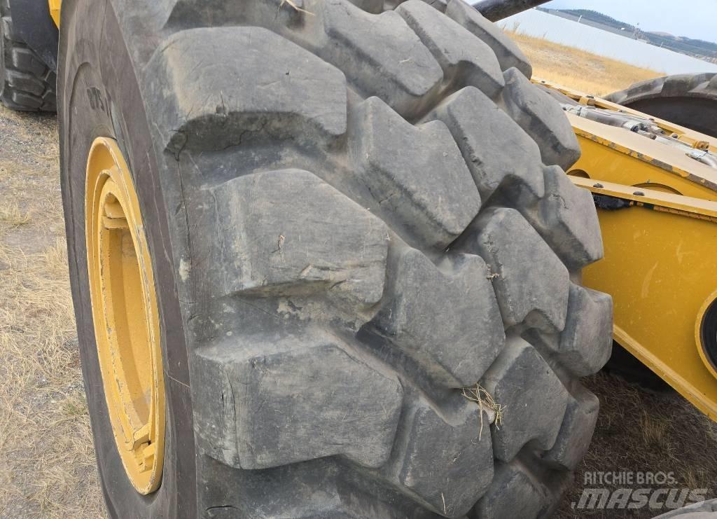 CAT 745 Дъмпери/моторни превозни средства
