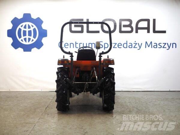 Hinomoto NX220 Компактни трактори