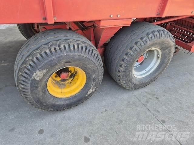 Kverneland TA 465 Самотаварещи ремаркета