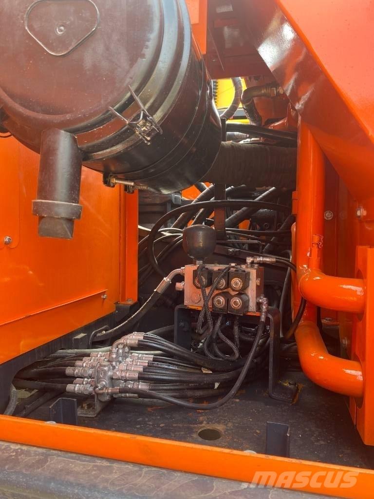 Doosan DX 300 LC Верижен екскаватор