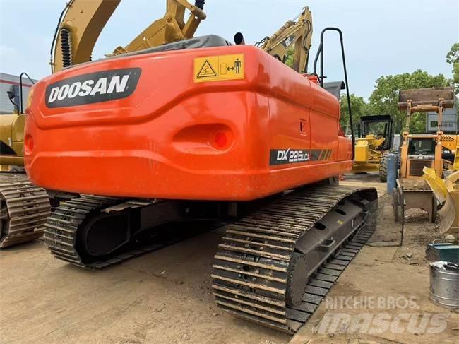 Doosan DX 225 LC Верижен екскаватор