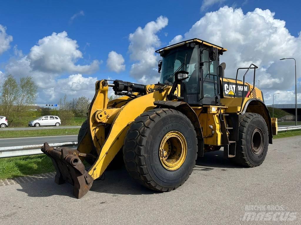 CAT 966M XE Колесни товарачи