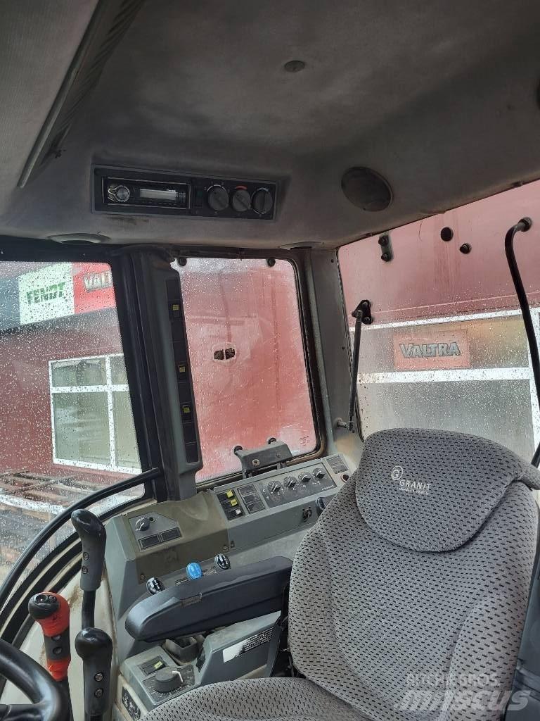 Valtra 8150 Трактори