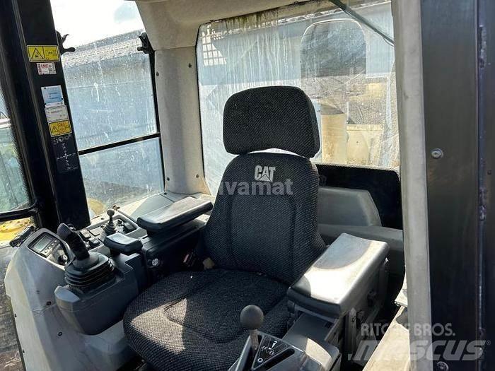 CAT 963D - Специални екскаватори