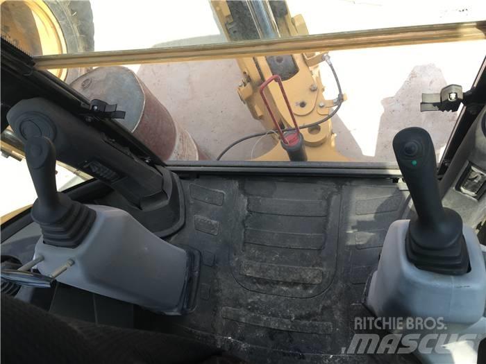 CAT 420 F Товарач със заден ексватор
