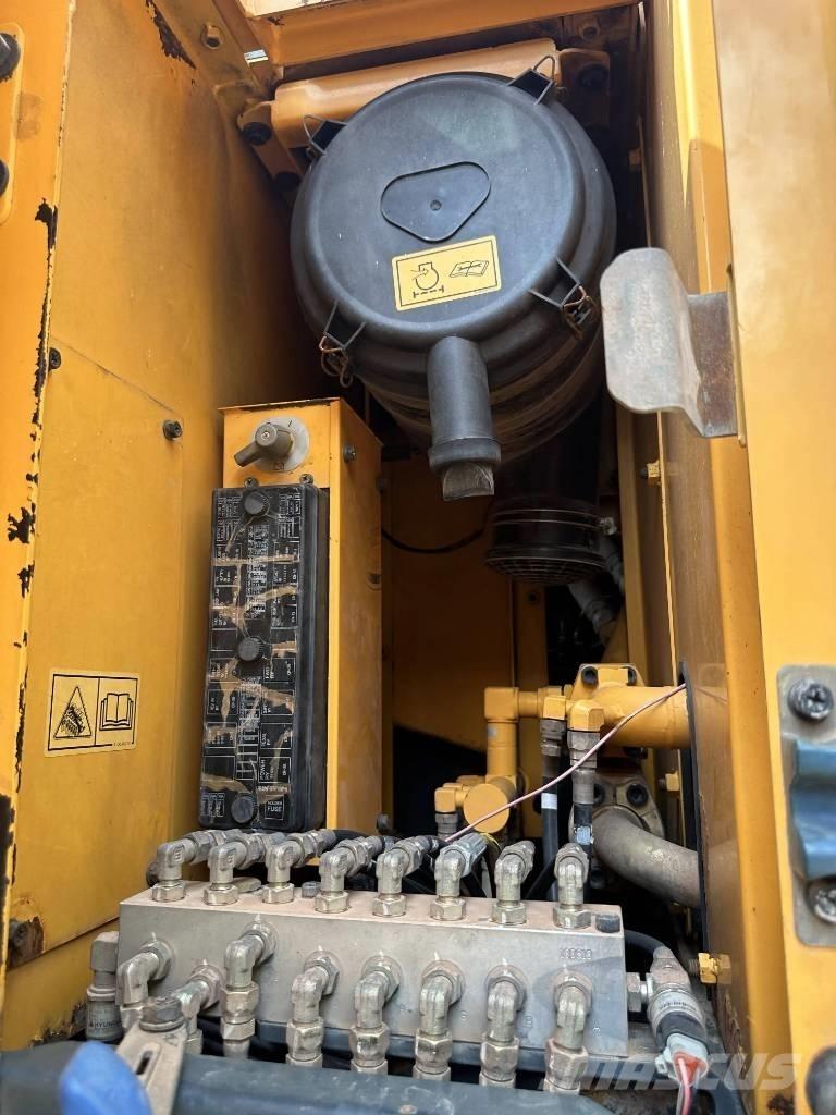 Hyundai R210W-9 Колесни екскаватори