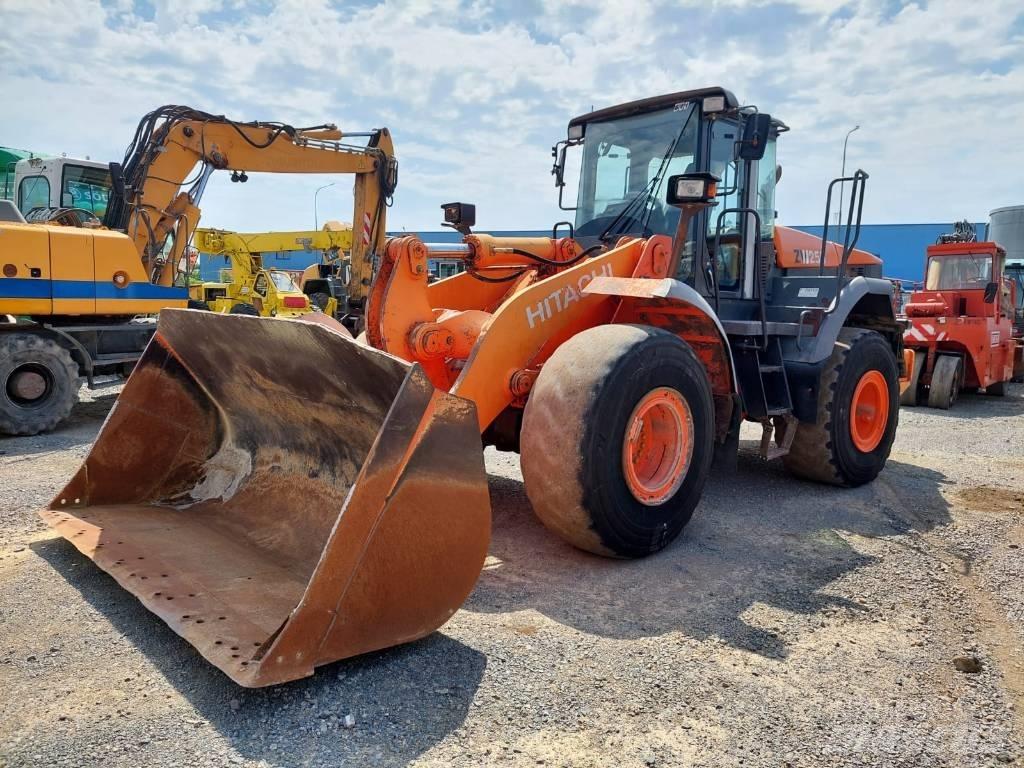 Hitachi ZW250 Колесни товарачи