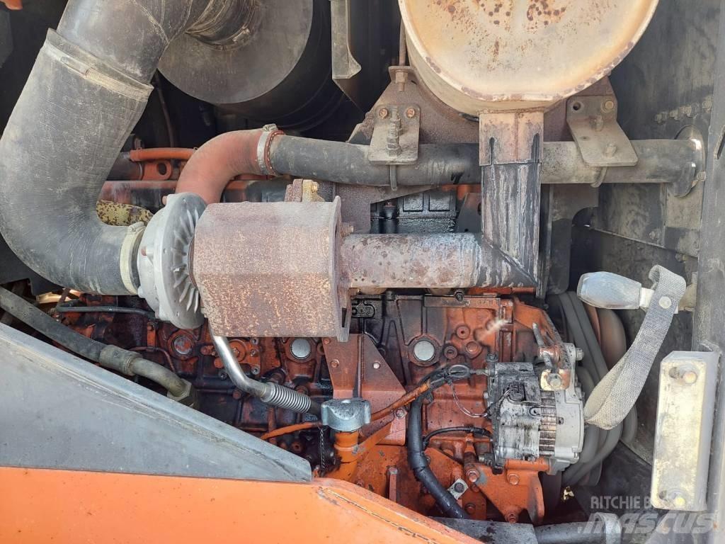 Hitachi ZW250 Колесни товарачи