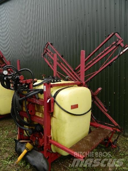 Hardi 800 Прикачни пръскачки
