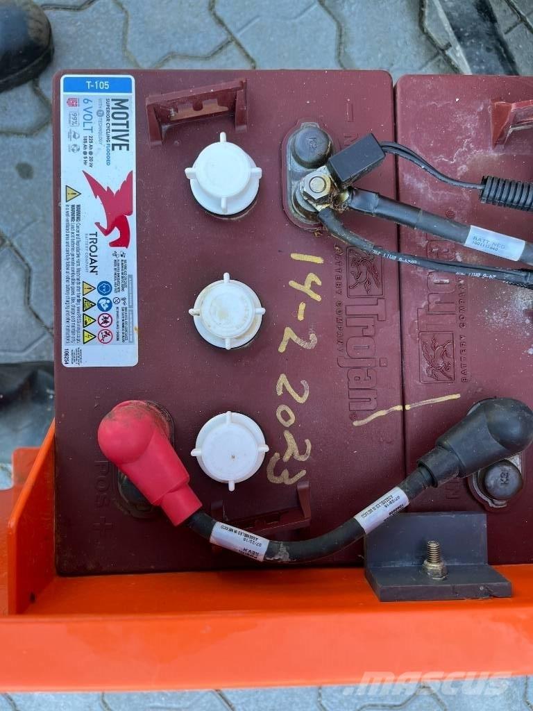 JLG 1230 ES Вертикални мачтови повдигачи
