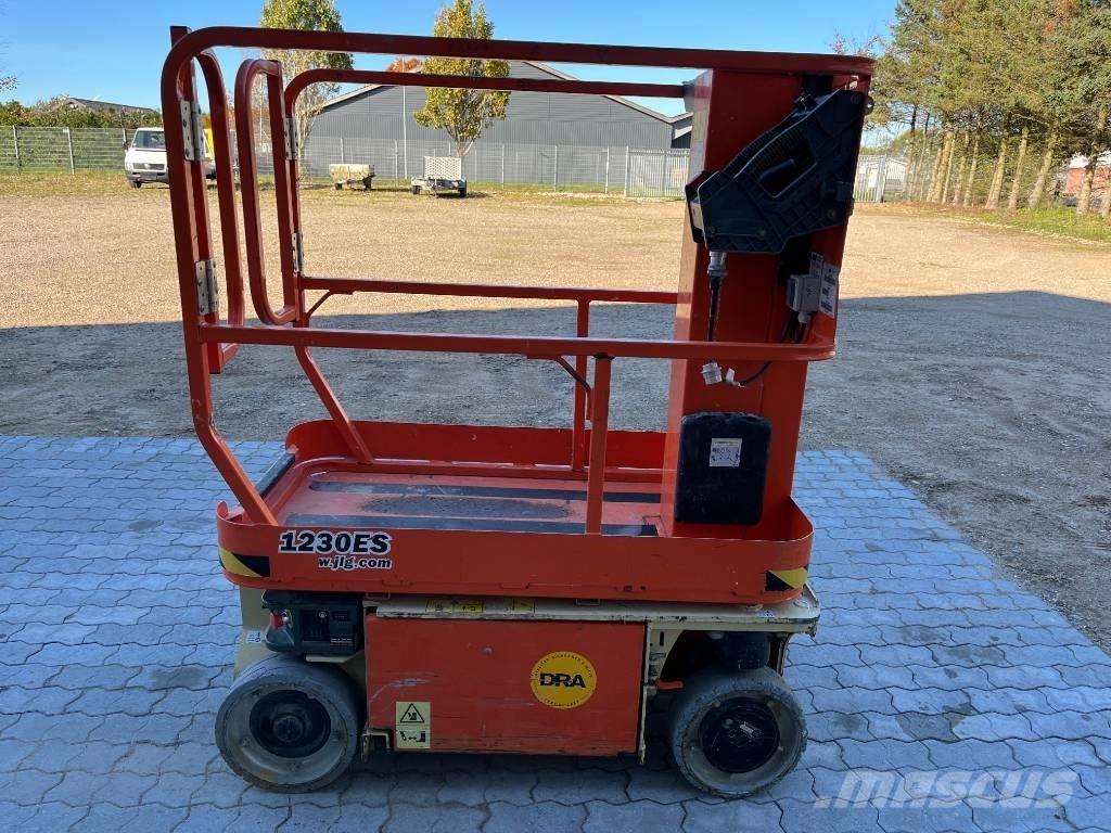 JLG 1230 ES Вертикални мачтови повдигачи
