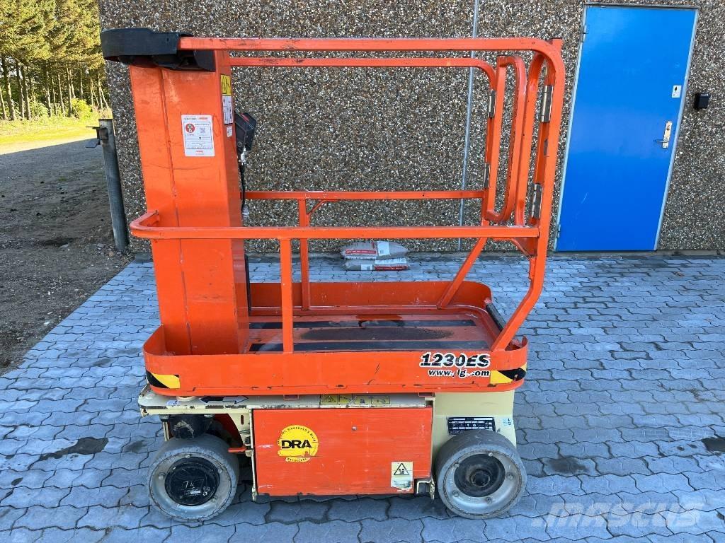 JLG 1230 ES Вертикални мачтови повдигачи
