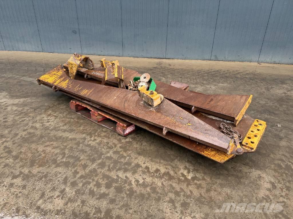 CAT 730 Задни врати
