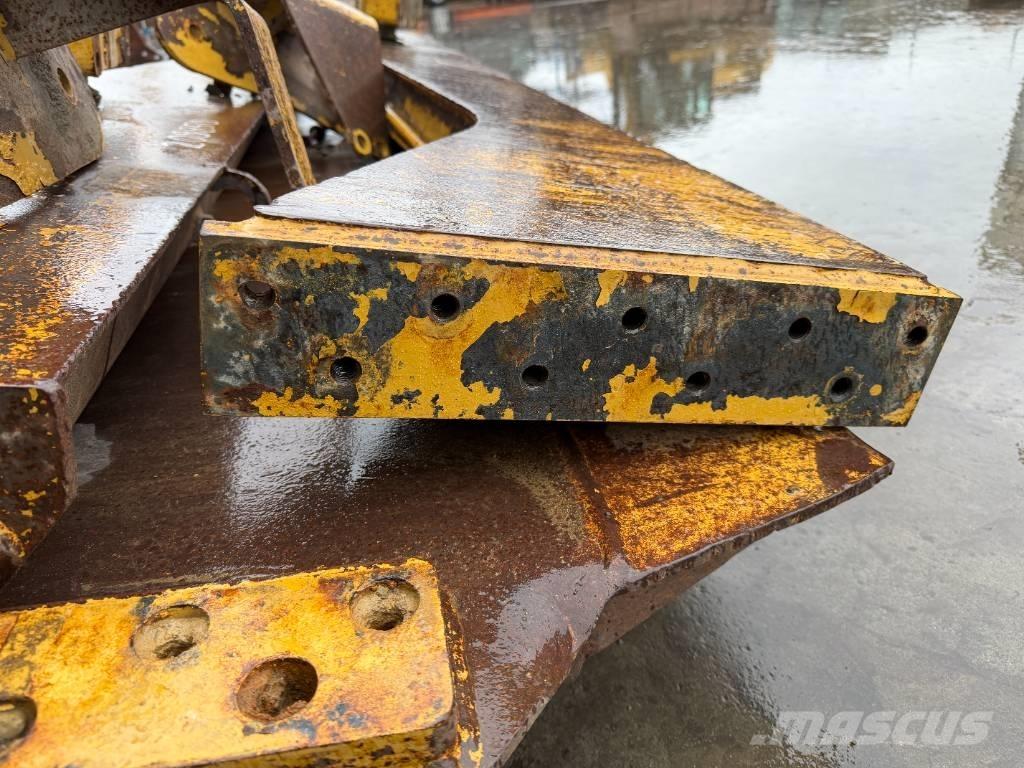 CAT 730 Задни врати
