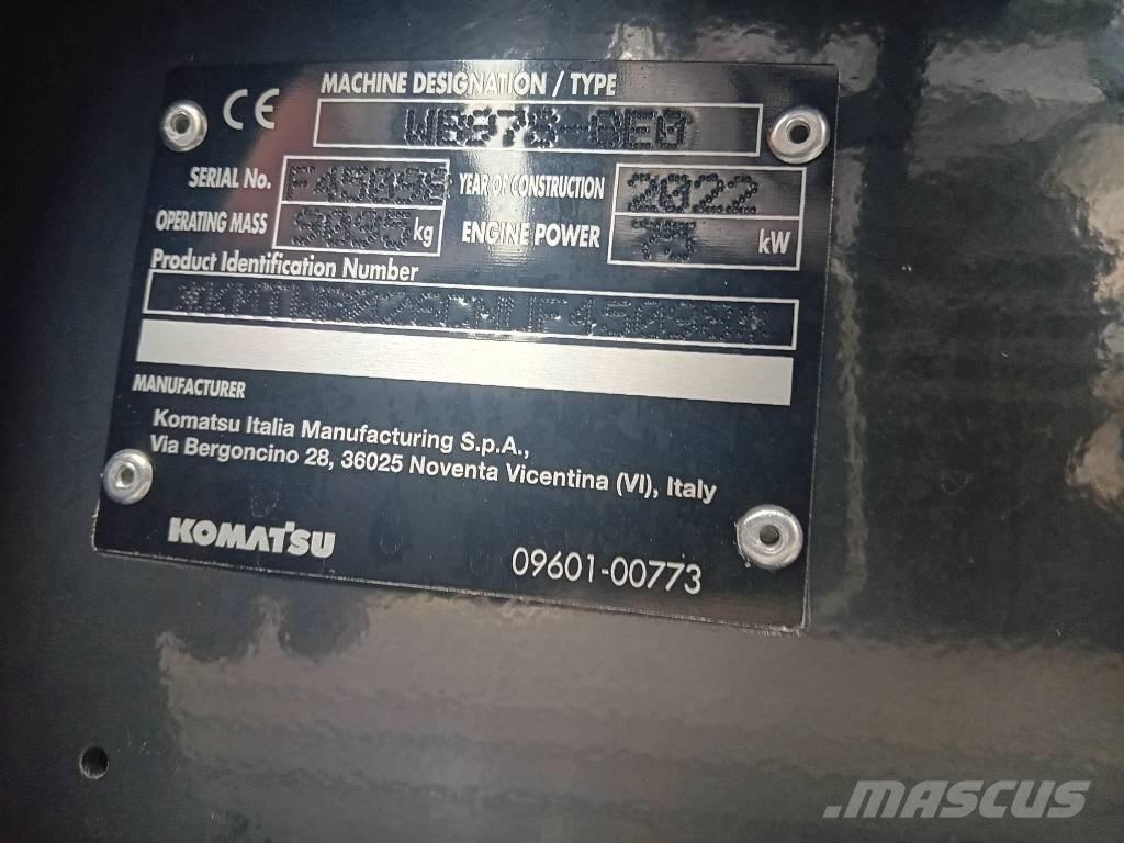 Komatsu WB 97 S- 8 Товарач със заден ексватор