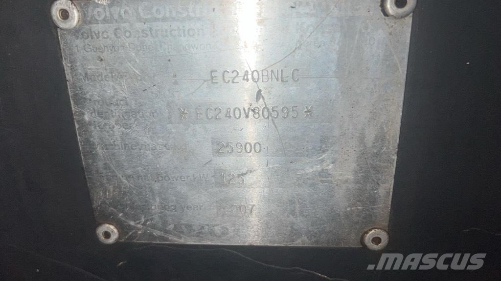 Volvo EC 240 B N LC Радиатори
