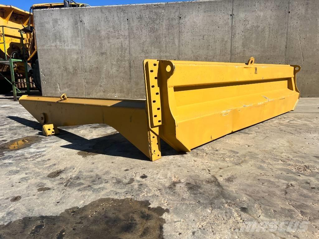 CAT TAILGATE CAT 735 Задни врати
