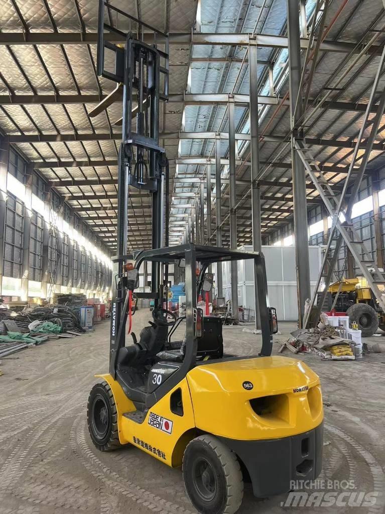Komatsu FD 30 T-17 Дизелови камиони