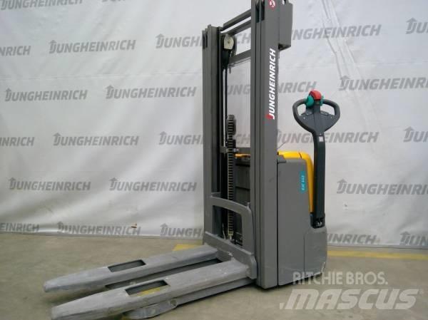Jungheinrich EJC 112 Колички високоповдигачи с теглич