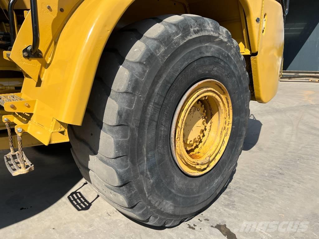 CAT 740 Water Truck Цистерни за вода
