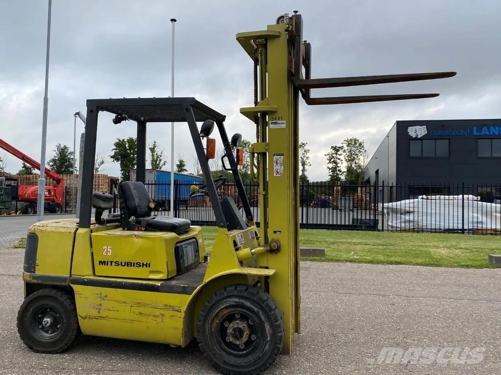 Mitsubishi FD25T Дизелови камиони