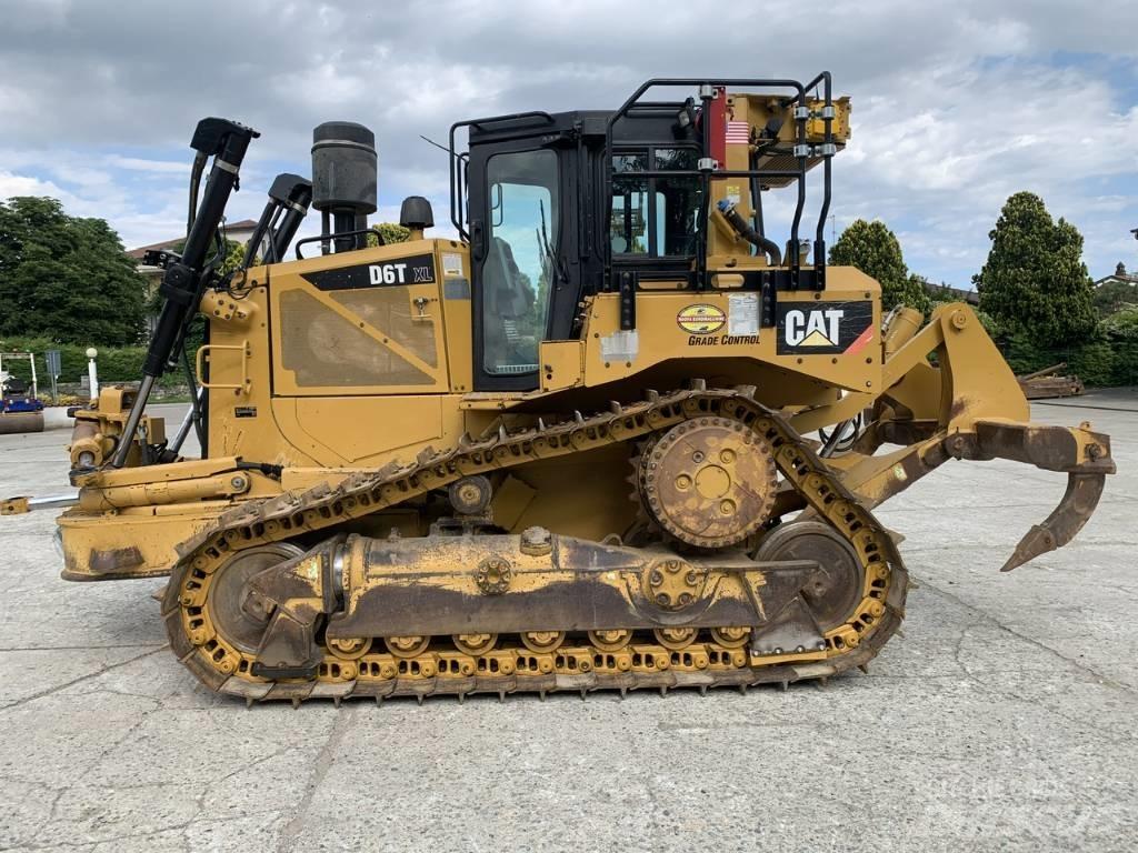CAT D 6 T XLVP Верижни булдозери
