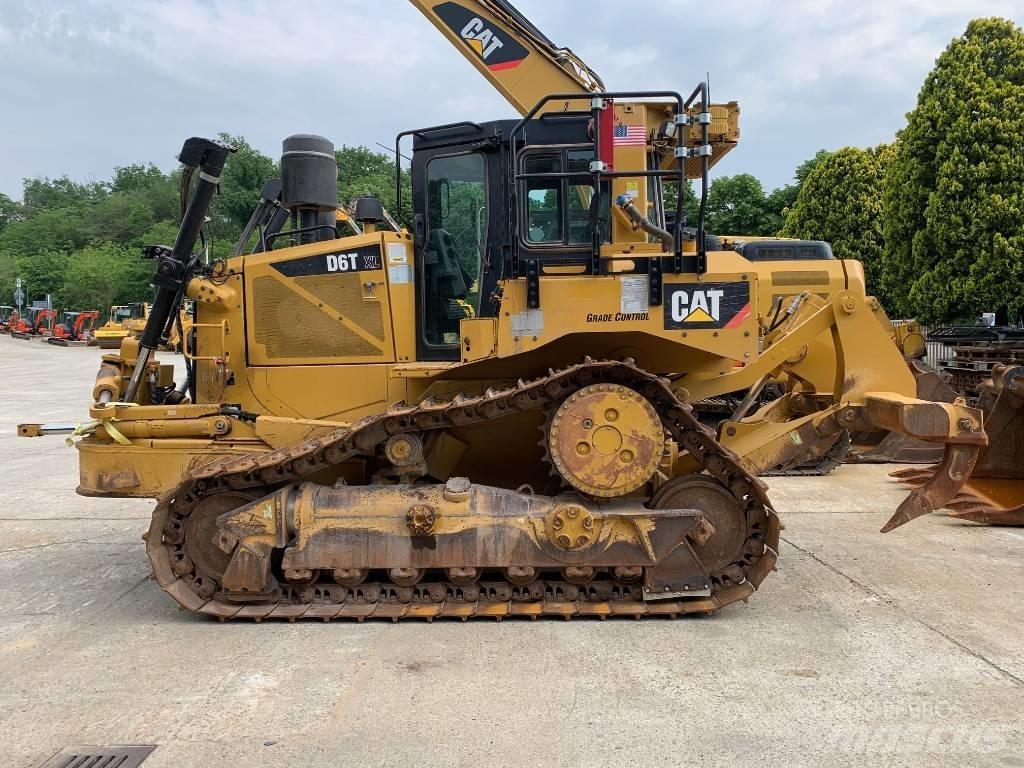 CAT D 6 T XLVP Верижни булдозери

