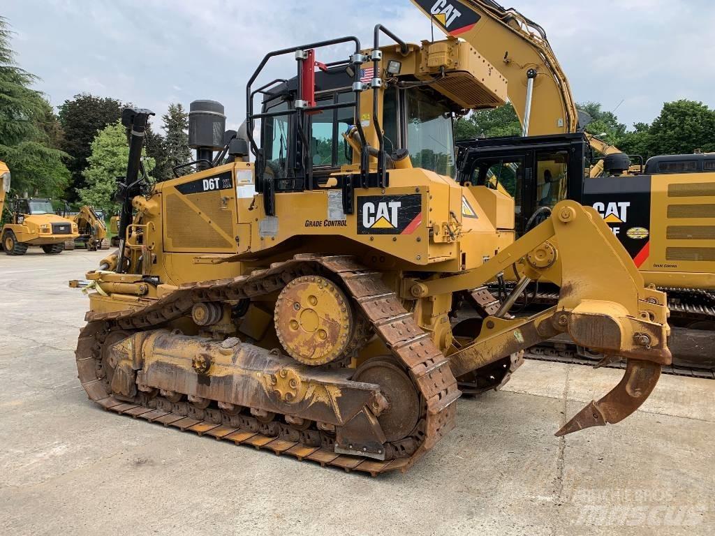 CAT D 6 T XLVP Верижни булдозери
