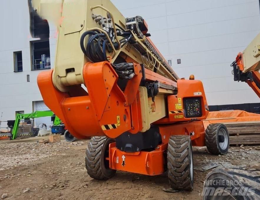 JLG 1250 AJP Съчленени стрелови подемници
