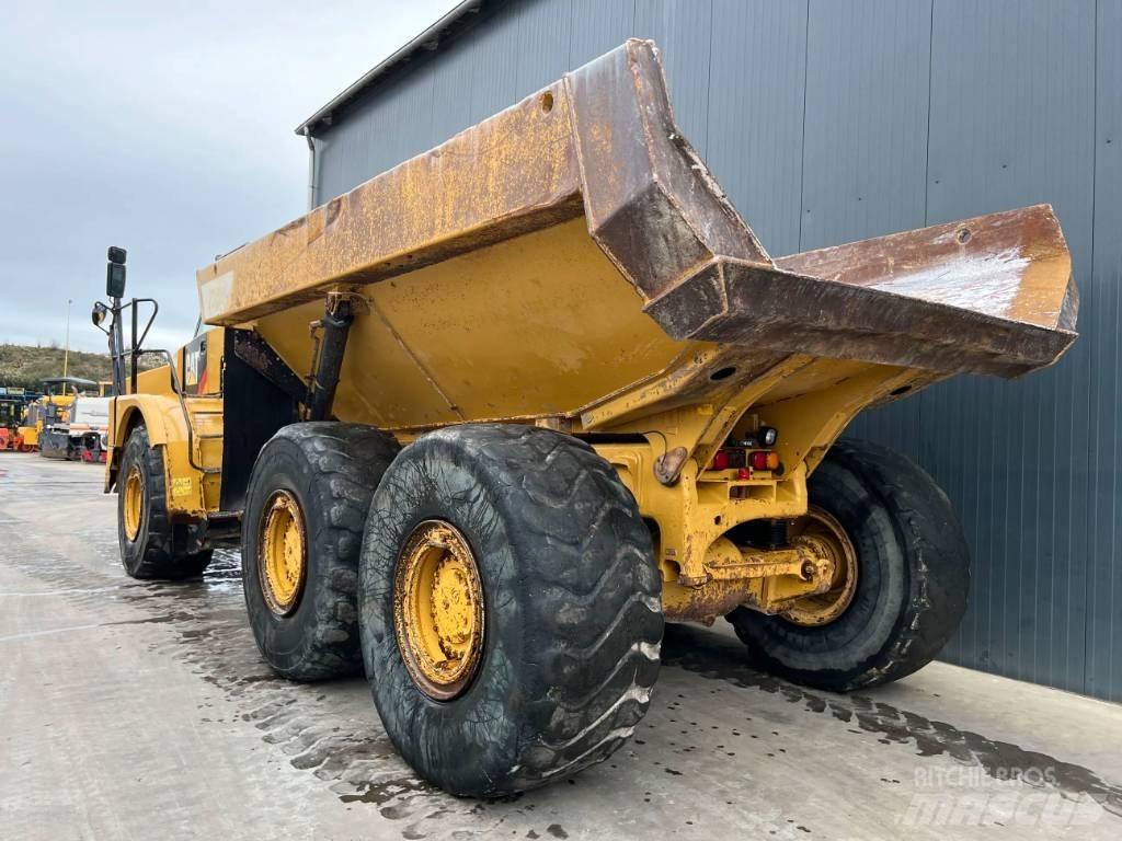 CAT 735B Дъмпери/моторни превозни средства