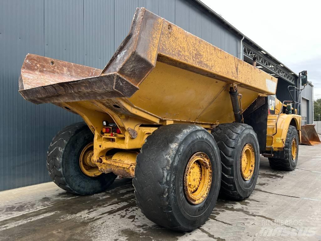 CAT 735B Дъмпери/моторни превозни средства